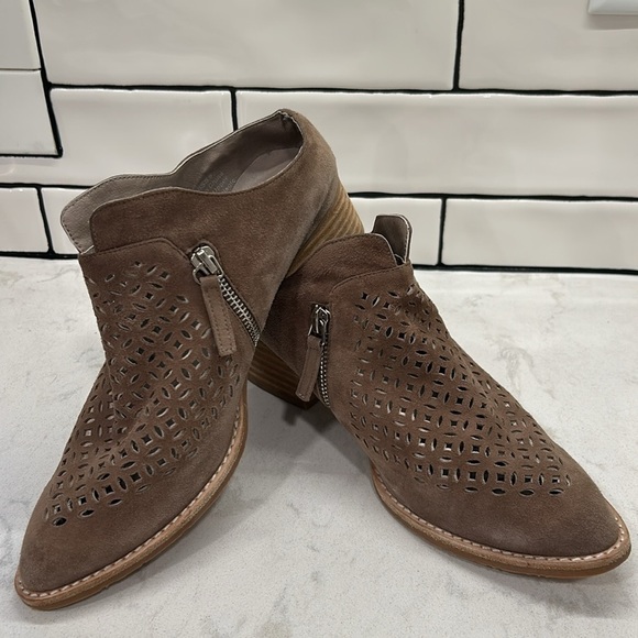 Sbicca Taniss Vintage Laser Cut Suede Leather Women's Mule Clog Zip Booties Boho - Picture 10 of 15